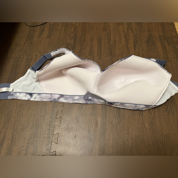 2/$25 Cacique Comfort Bliss Lightly Lined No-Wire Bra in floral 38I, EUC - Picture 3 of 7